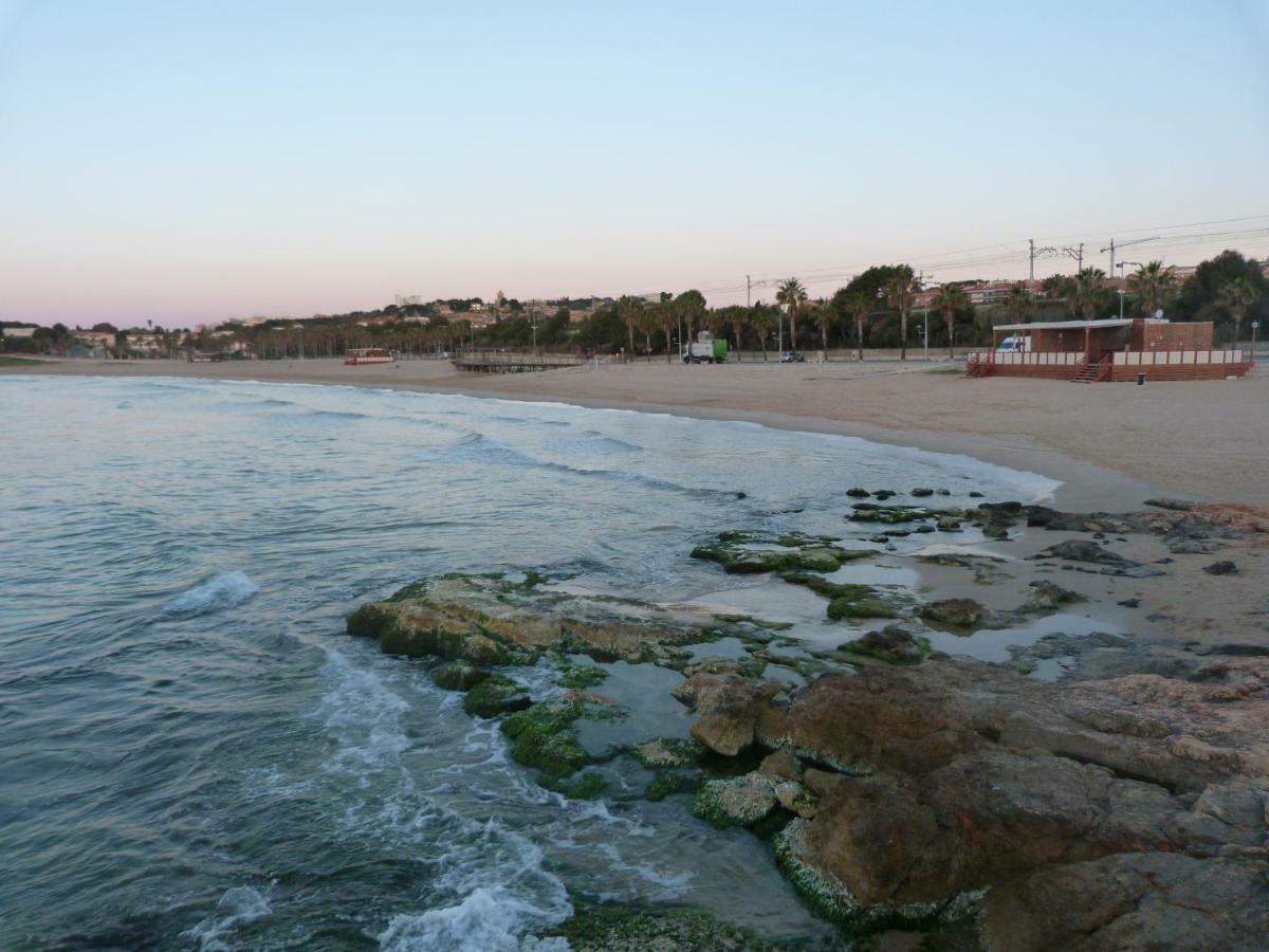 Tarragonaapartments Arrabassada Beach Bagian luar foto